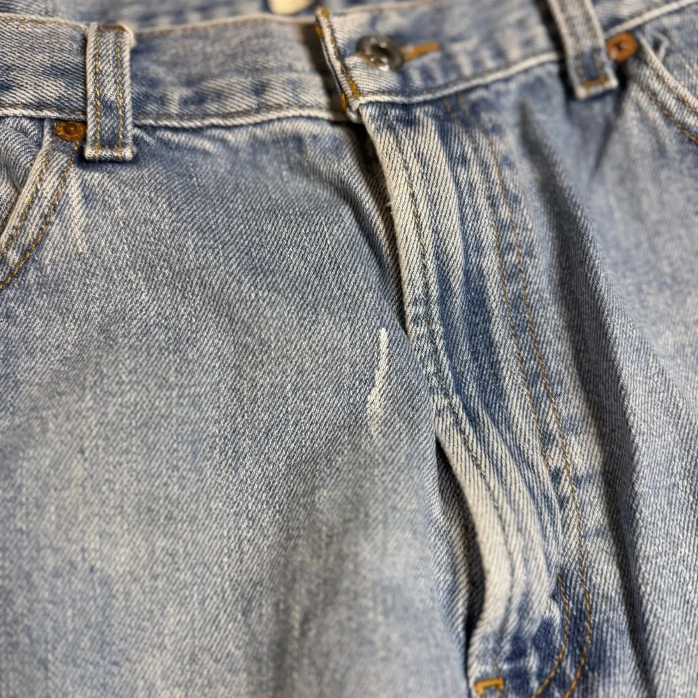 Vintage Levis 550 Relaxed Fit Tapered Leg Light Wash Jeans Mens 38x29 Distressed